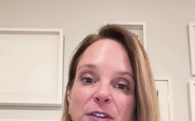 Jennifer sharing her founder story